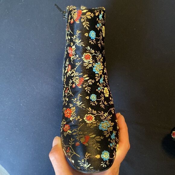 Black Floral Embroidered Boots, Size 6, maybe worn once, Perfect Condition - Picture 4 of 12
